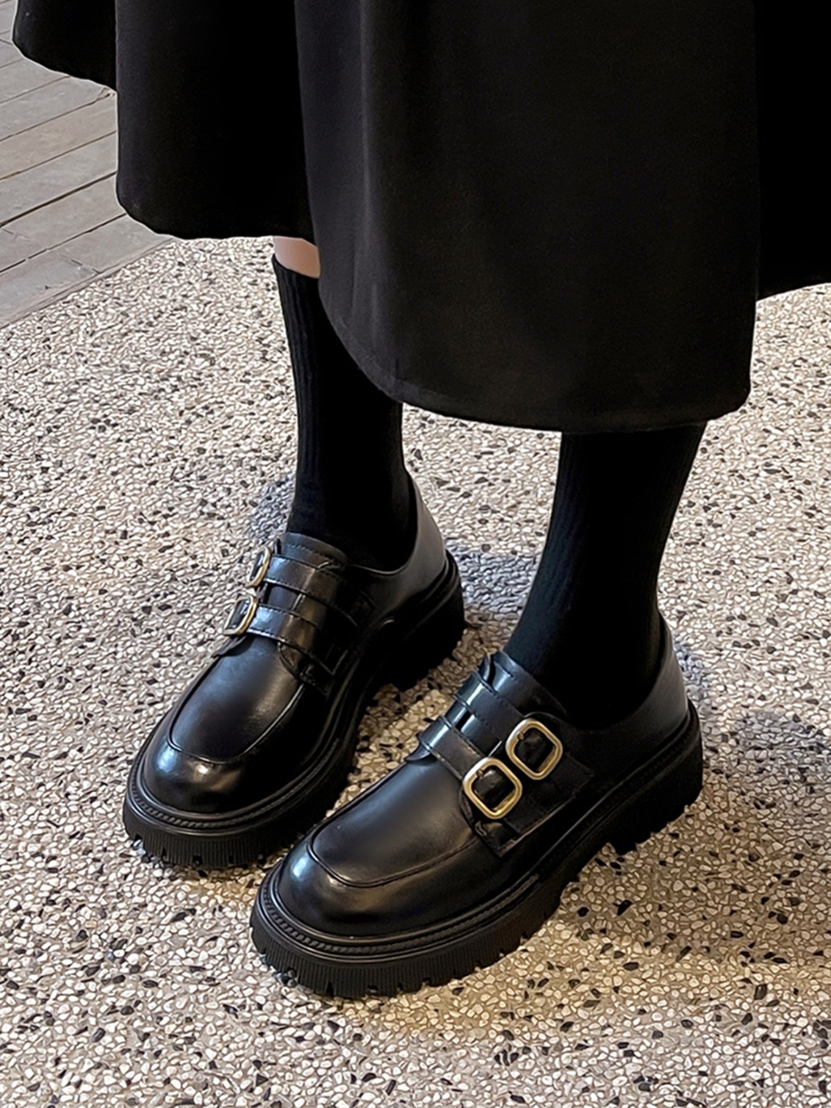 밀라노 스튜디오 여성용  가죽 두꺼운 밑창 작은 가죽 신발 2024 여성용 새로운 다목적 복고풍 영국 스타일 로퍼