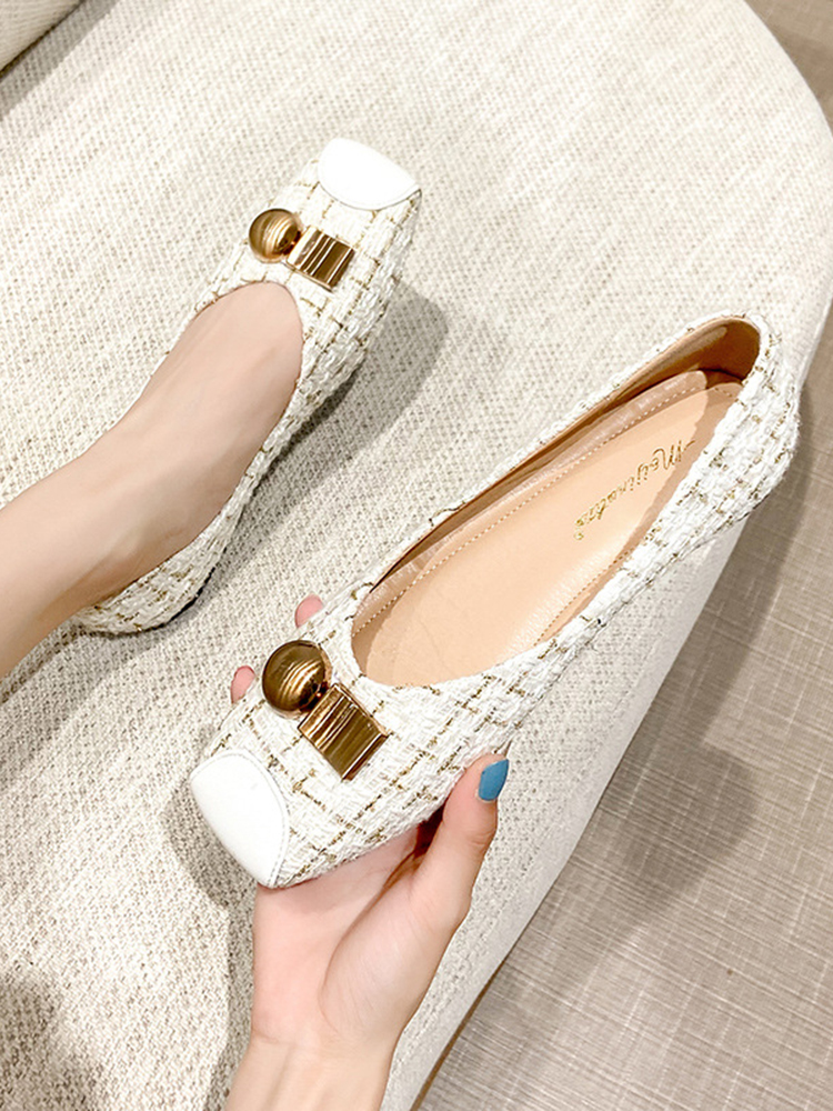 밀라노 스튜디오 여성을 위한 작은 향기로운 스타일의 플랫 슈즈 2024 새로운 사각형 발가락 체인 버클 얕은 입 부드러운 여성 신발