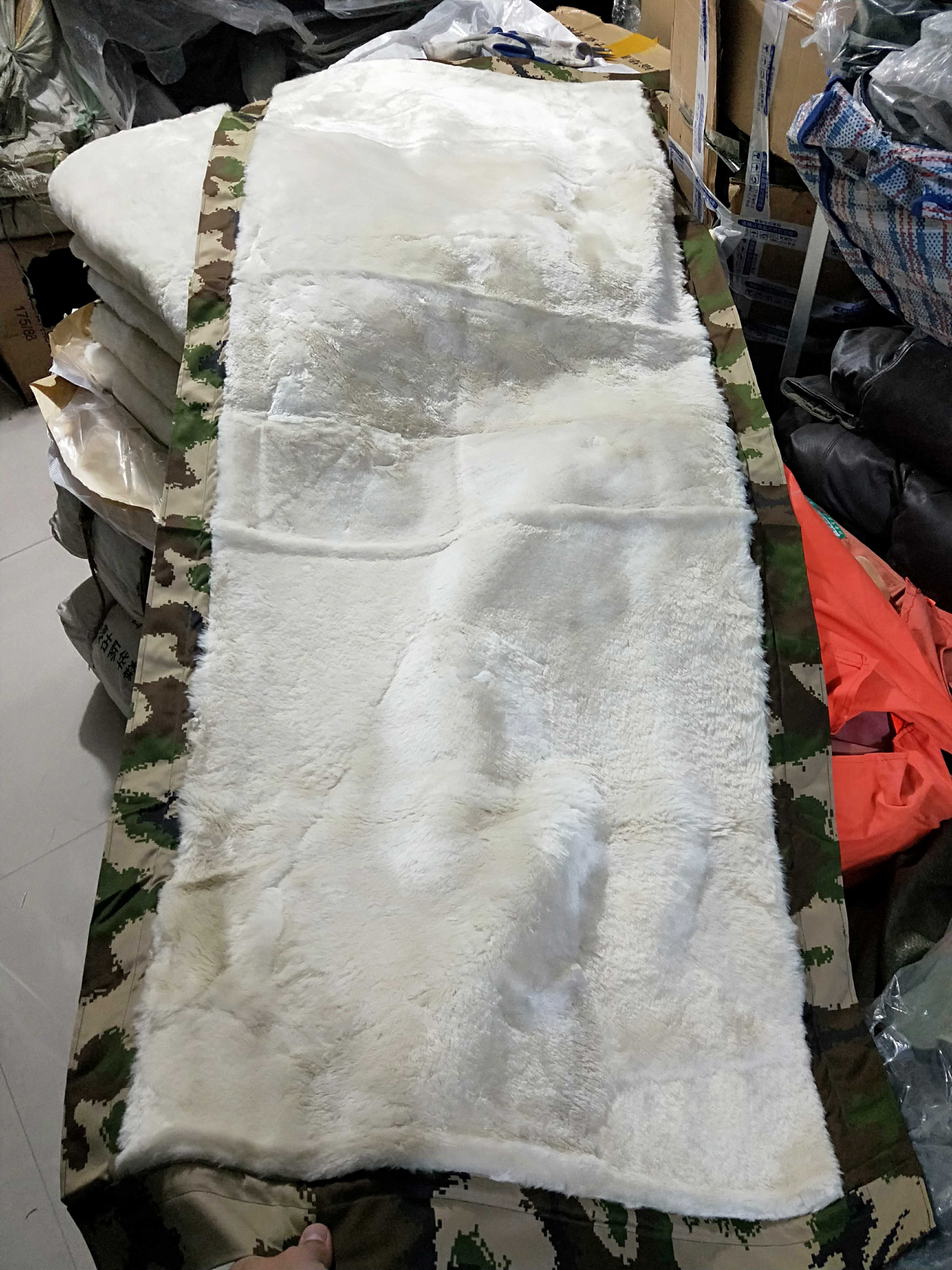 엉터리  대형 꽃 위장 양가죽 매트리스 모피 올인원 가죽 매트리스 희귀하고 좋은 제품