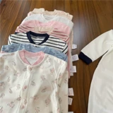 Огромный хлисто-ступенька с полным хлопком с длинными рукавами.