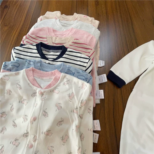 Огромный хлисто-ступенька с полным хлопком с длинными рукавами.