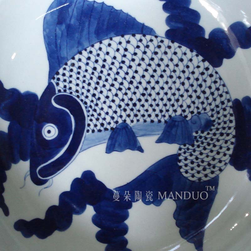 JINGDEZHEN 손으로 그린 ??파란색과 흰색 잉어 도자기 접시 장식품 27CM 장식 도자기 접시 장식품 청나라 도자기 접시 물고기 도자기 접시