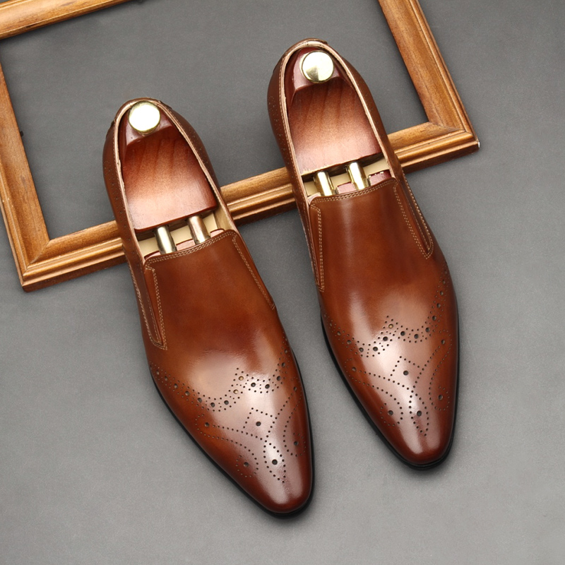 THE FIRST LAYER OF COWHIDE SLIP-ON CARVED BRITISH STYLE LEATHER SHOES FOR MEN TO MARRY BUSINESS FORMAL WEAR BROGUE LEATHER BRITISH POINTED TOE