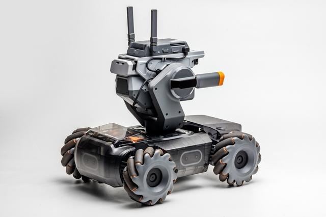 실제 전투를 위해 DJI 메카 전사를 임대하고 기술 로봇 AI 전투에 참여하세요