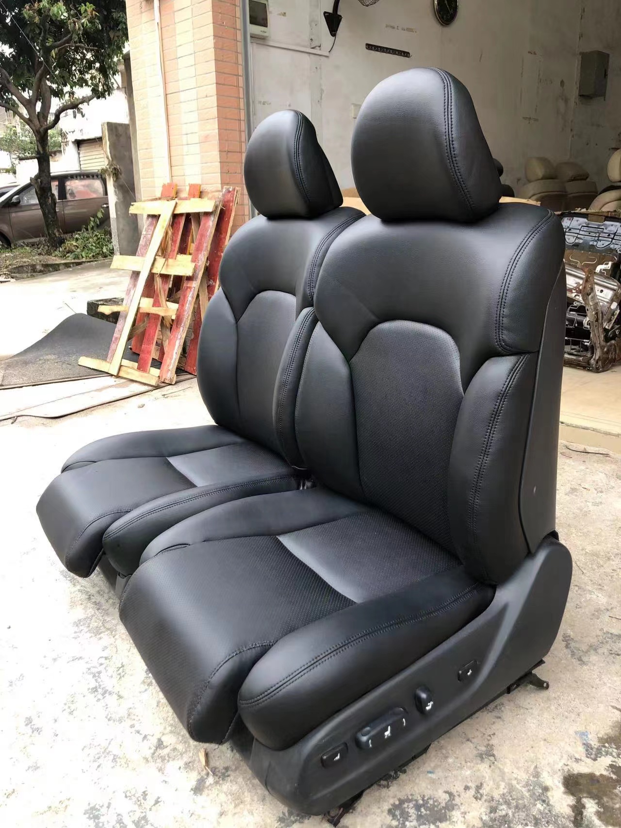 RUIZHI ELECTRIC SEAT THE MAIN DRIVER IS 12-WAY ELECTRIC ELECTRIC LEG REST AND THE CO-DRIVER IS 8-WAY ELECTRIC HEATING FUNCTION
