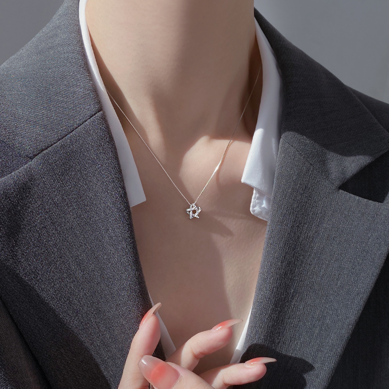 ELEGANT ROSE DESIGN  PENTAGRAM STAR NECKLACE WOMENS CLAVICLE CHAIN NICHE LIGHT LUXURY NECKLACE PENDANT