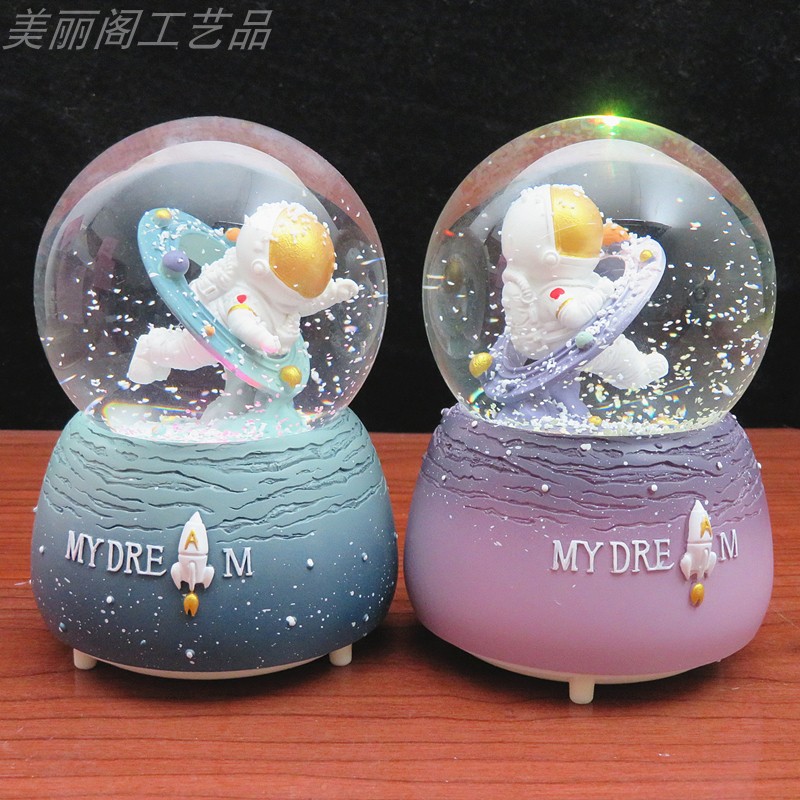 ASTRONAUT CRYSTAL BALL MUSIC BOX AVIATION ASTRONAUT MUSIC BOX SNOW LUMINOUS ORNAMENT BOY AND GIRL BIRTHDAY GIFTS