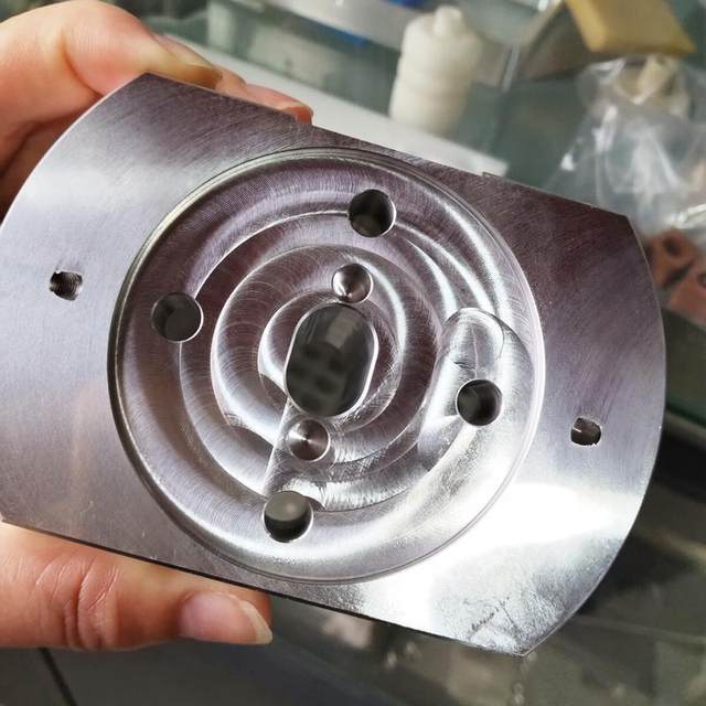 数控机床上下料桁架机械手90度-180度旋转换向夹持气缸三角底座