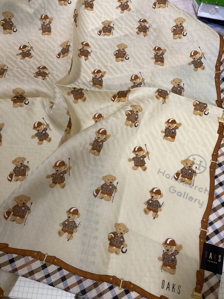 DAKS CUTE BEAR HANDKERCHIEF COTTON SCARF BRANDED PAPER BAG GIFT CHILDRENS BIB