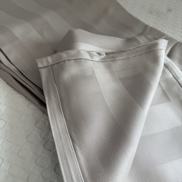 High-quality goods! Only 40 sets! Big brand tail single 100% Tianshi huge thick sheet pillow case three-piece set cool soft mat