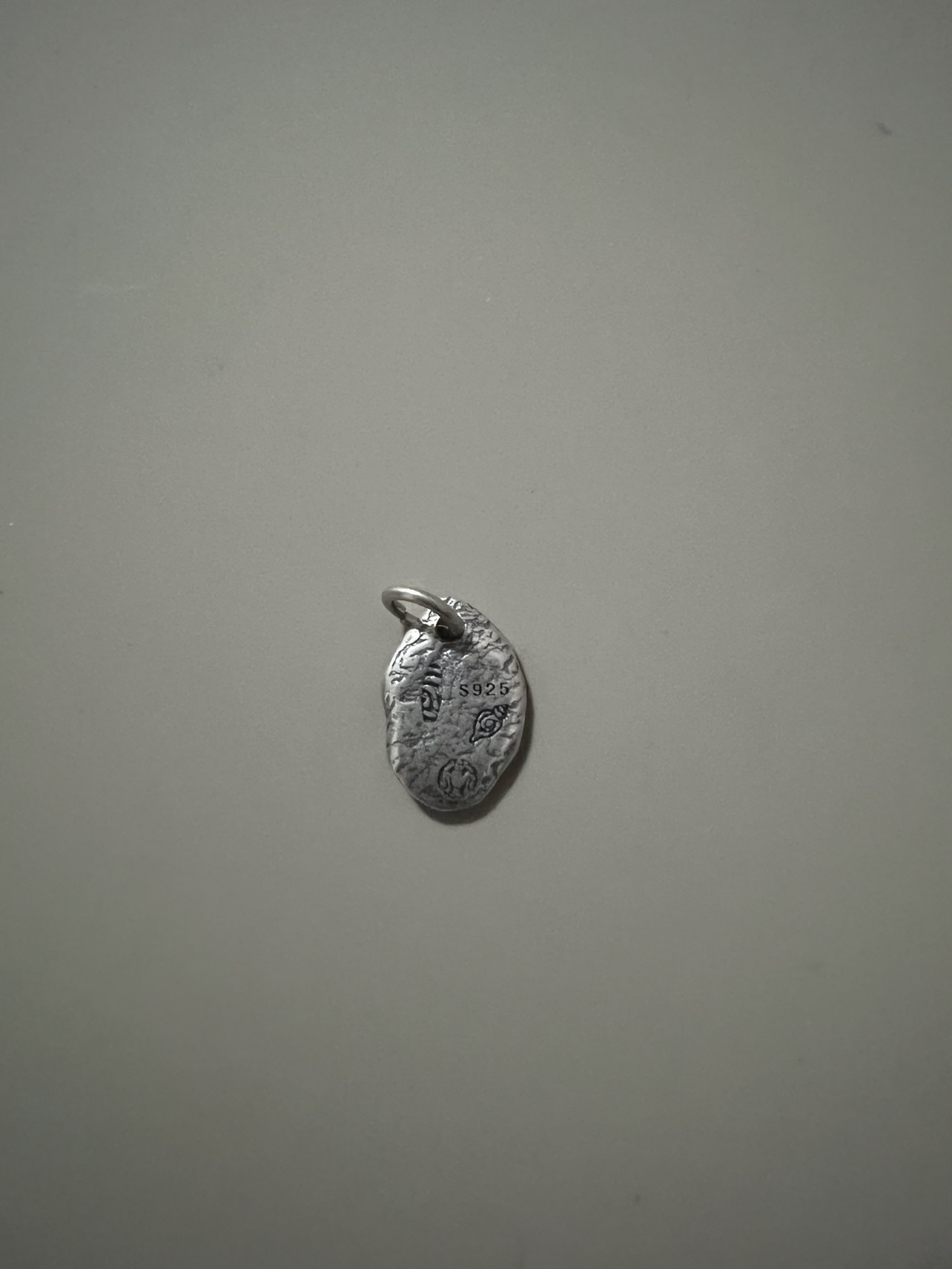 연꽃 태그 크기는 약 17X10X2MM 재질은 측면 매달려 물방울 2 색 연꽃 문화 장난감 액세서리입니다