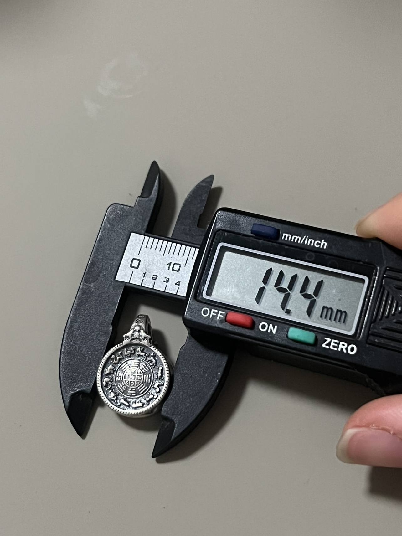 JIUGONG 양면 클립 크기는 약 20X15X8MM 절묘한 솜씨 10개 이상의 문자열과 일치할 수 있습니다