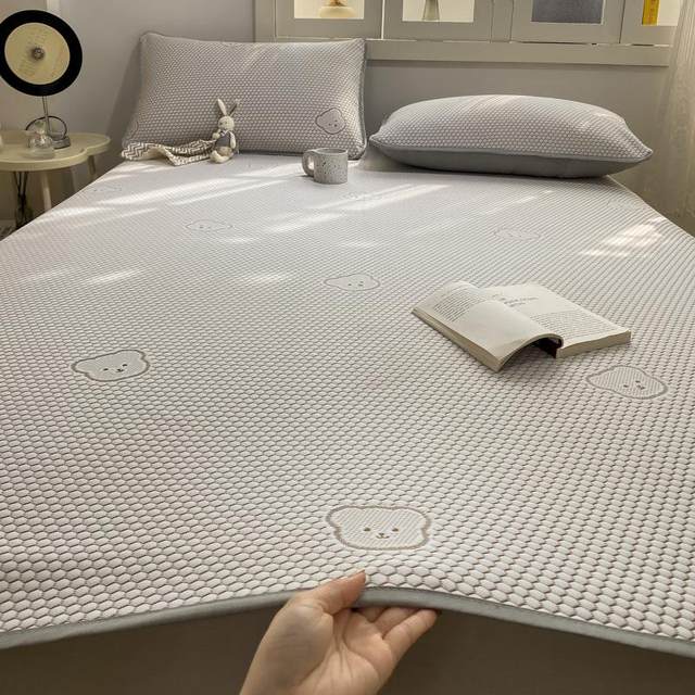 New summer iced bean jacquard mat three-piece set sheets foldable washable student dormitory single mat