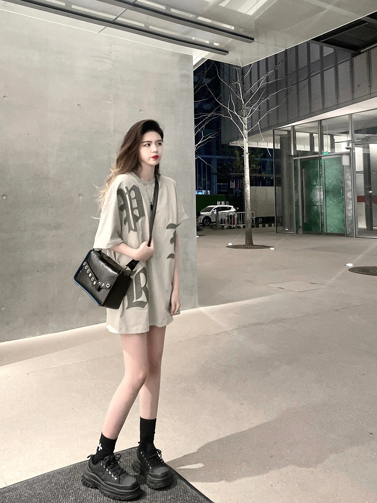 TRENDY BRAND NICHE SHORT SLEEVE T-SHIRT WOMENS 2024 SUMMER NEW PANTS COVERING LOOSE BOTTOMS MISSING MID-LENGTH TOPS INS