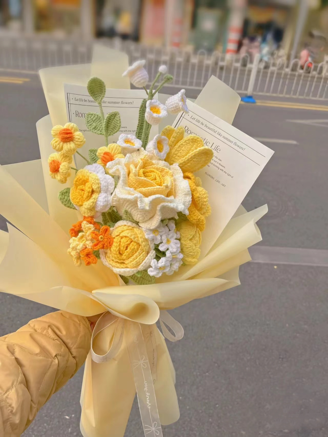 ON TEACHERS DAY SEND TEACHERS HAND-WOVEN BOUQUETS DIY MATERIAL PACKAGES HOMEMADE WOOLEN FINISHED THAI ROSES AS GIFTS