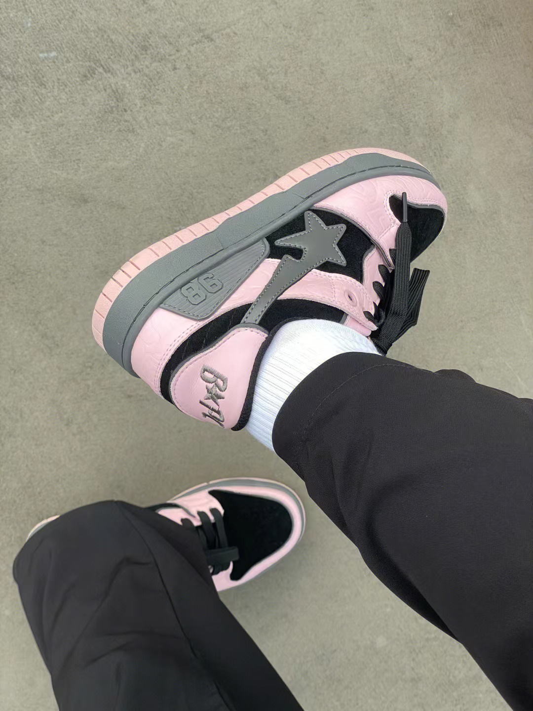 COOL BY THESE SHOES  GET IT RIGHT ONCE   THE COLOR SCHEME OF BLACK AND GRAY POWDER IS VERY SPECIAL AND BEAUTIFUL