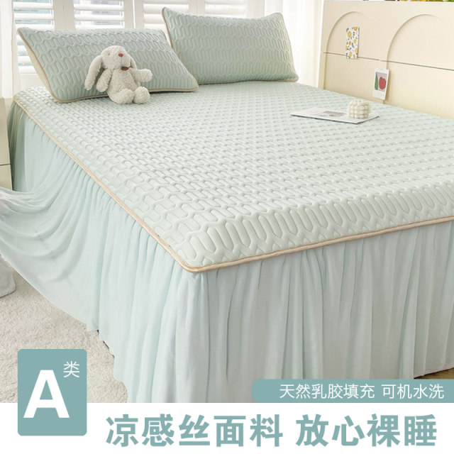 Preferred Class A latex ice h silk mat three-piece set bed skirt style summer air conditioner soft mat bed sheet mat can be machine water.