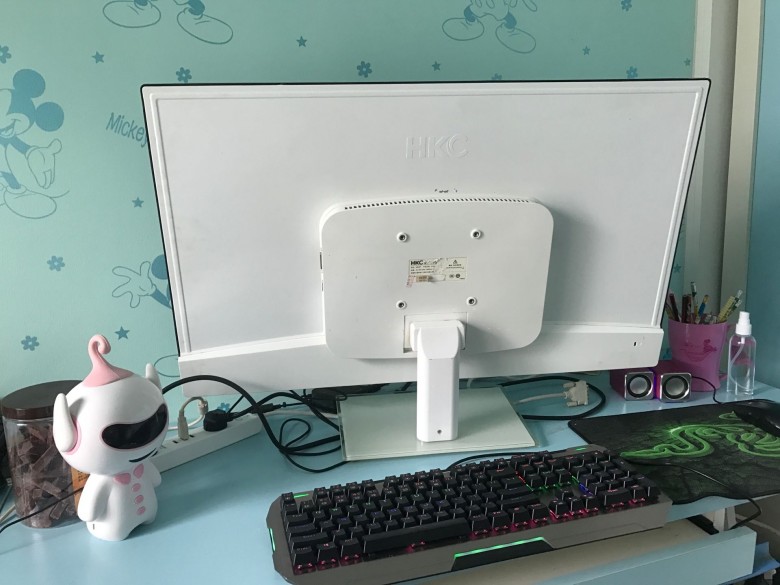 32인치 초박형 HKC P320 PLUS HUIKE 모니터는 벽걸이형 IPS 컴퓨터 게임 화면을 지원합니다