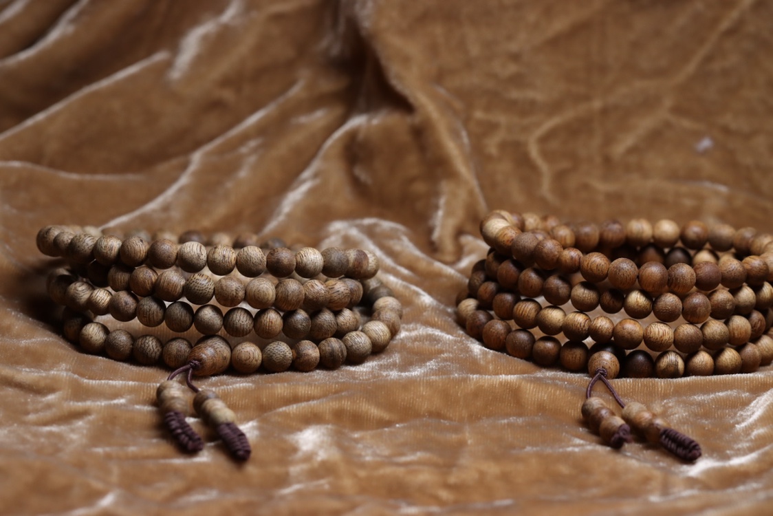 WILD XINGZHOU 시리즈 침향 같은 재료 6MM 부처님 구슬 오래된 재료 향신료 팔찌 108 구슬 붉은 기름 검은 기름 무작위