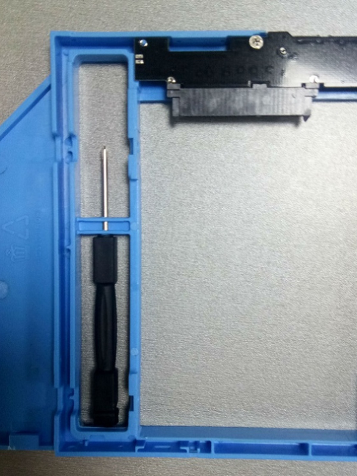 공장 직접 판매 블루 노트북 9.0MM 광학 드라이브 하드 드라이브 베이 SSD 솔리드 스테이트 SATA3 TO SATA3 인터페이스
