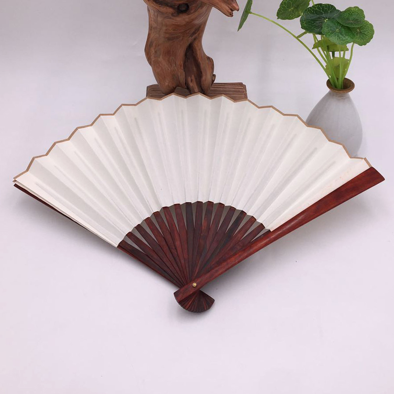 작은 잎 붉은 백단 접는 팬 중국 스타일 남성과 여성의 고대 스타일 공백 수제 팬 쌀 종이 마호가니 문화 장난감 그림 팬 오래된 자료
