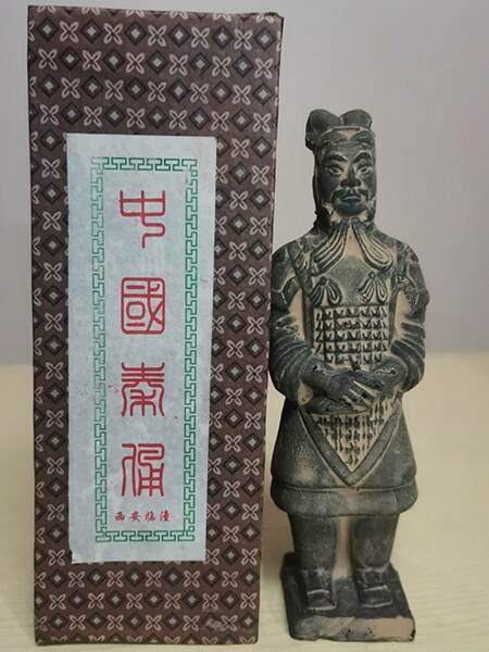 西安兵马俑旅游纪念品青石色单俑盒装兵马俑摆件送老外特色工艺品