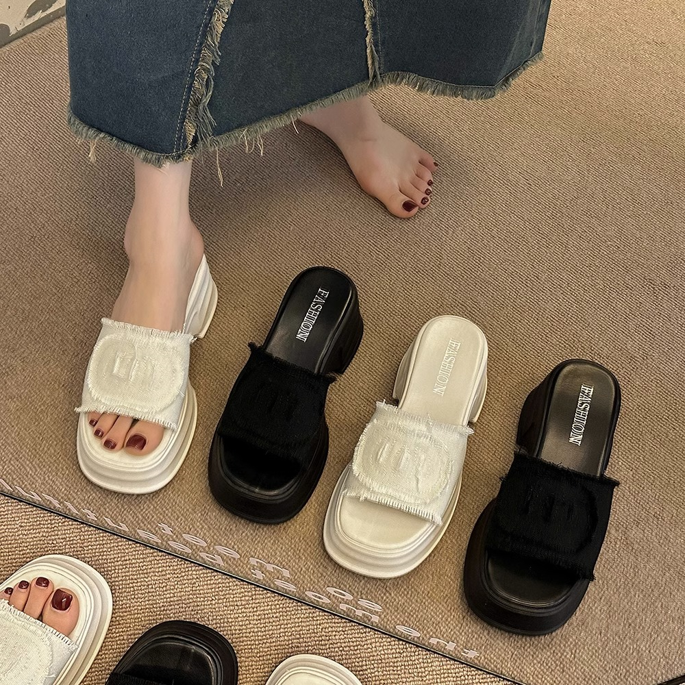 작은 커윈 작은 향기로운 스타일의 한 단어 샌들 2024 여름 새로운 방수 플랫폼 증가 두꺼운 밑창 하이힐 샌들