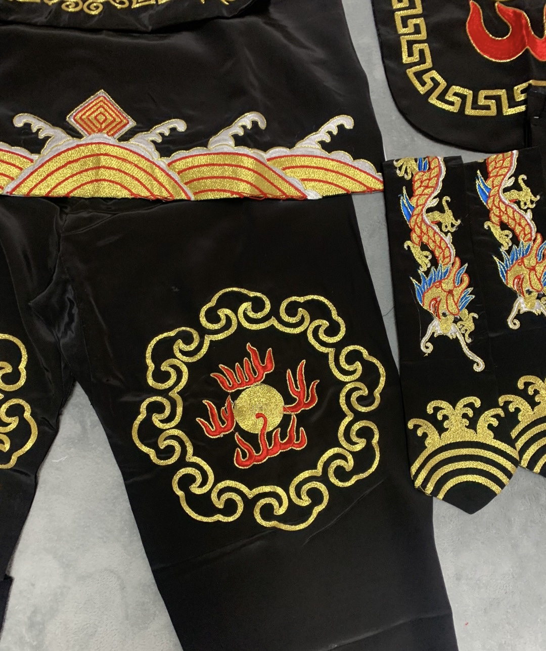 ZHENLONG OPERA FACE-CHANGING COSTUMES PEKING OPERA SICHUAN OPERA-CHANGING PROPS COSTUMES FINE PLATES GOLD SPECIAL FACE-CHANGING COSTUMES