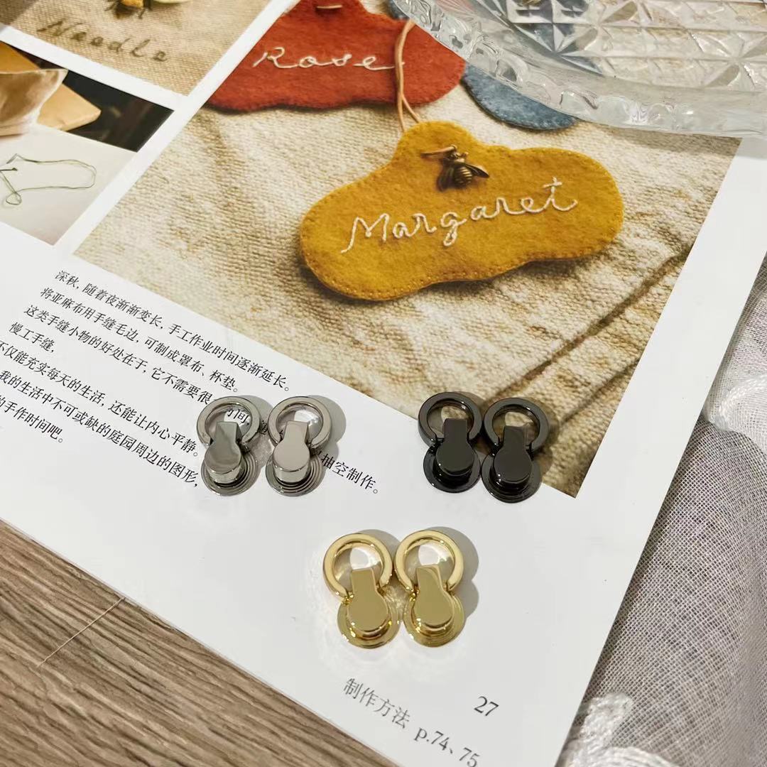 BAG ACCESSORIES: SIDE EAR BAG BUCKLE PACIFIER NAIL MOVABLE BUCKLE SCREW SMALL RING BUCKLE FLAT MOVABLE HANGING EAR HANGER CHAIN BUCKLE