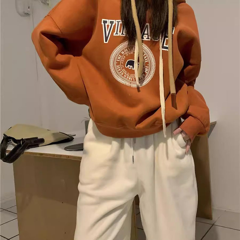 THE COUNTER SHOPPING MALL WITHDREW THE CUT LABEL AND THE SINGLE TAIL SINGLE WOMENS SWEATSHIRT IN AUTUMN AND WINTER AND THE VELVET THICKENED ATMOSPHERE PUMPKIN COLOR TOP