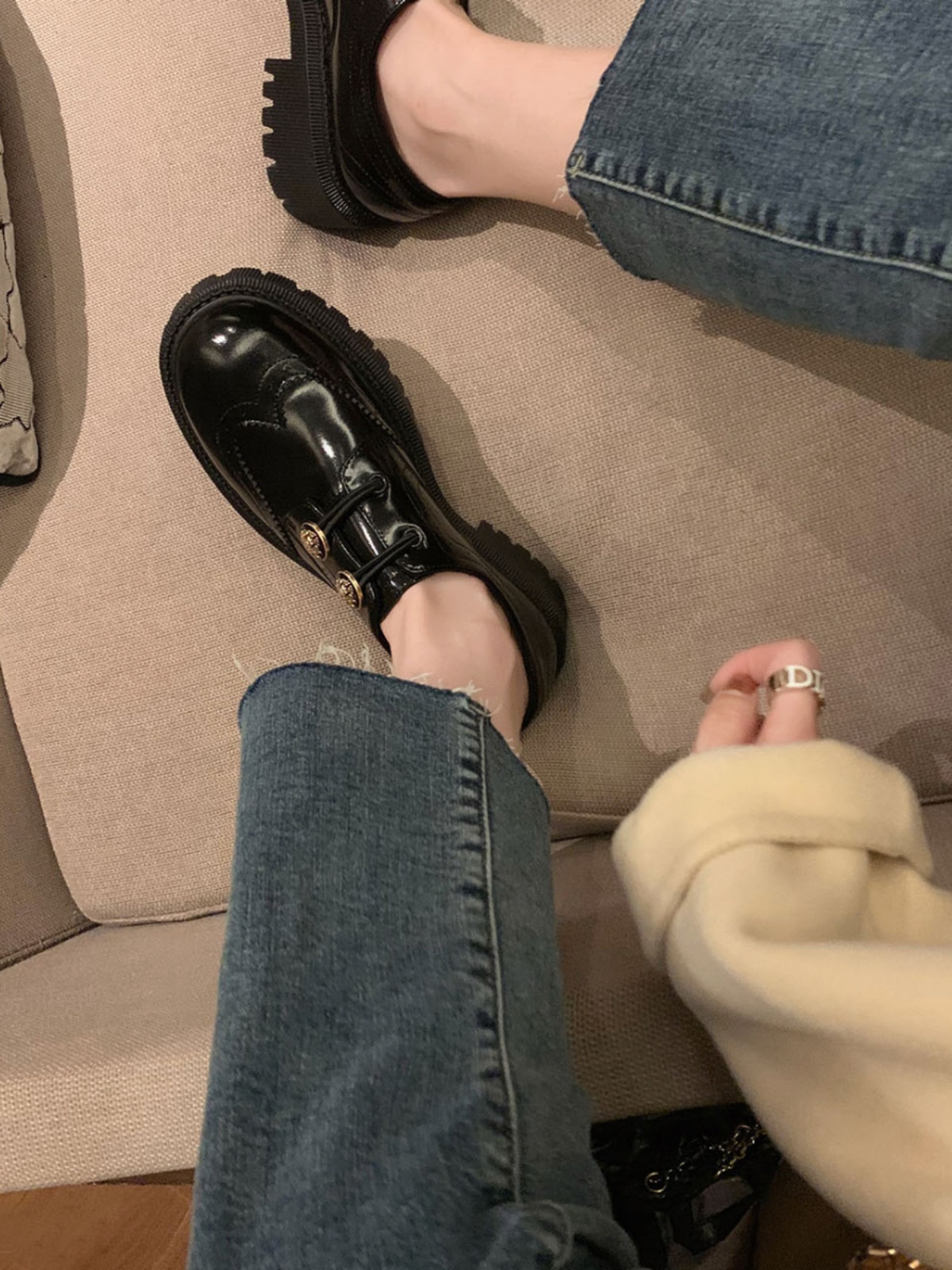 밀라노 스튜디오 영국 스타일 여성용 다용도 소형 가죽 신발 가을 겨울  가죽 두꺼운 뒤꿈치 둥근 발가락 블랙 로퍼