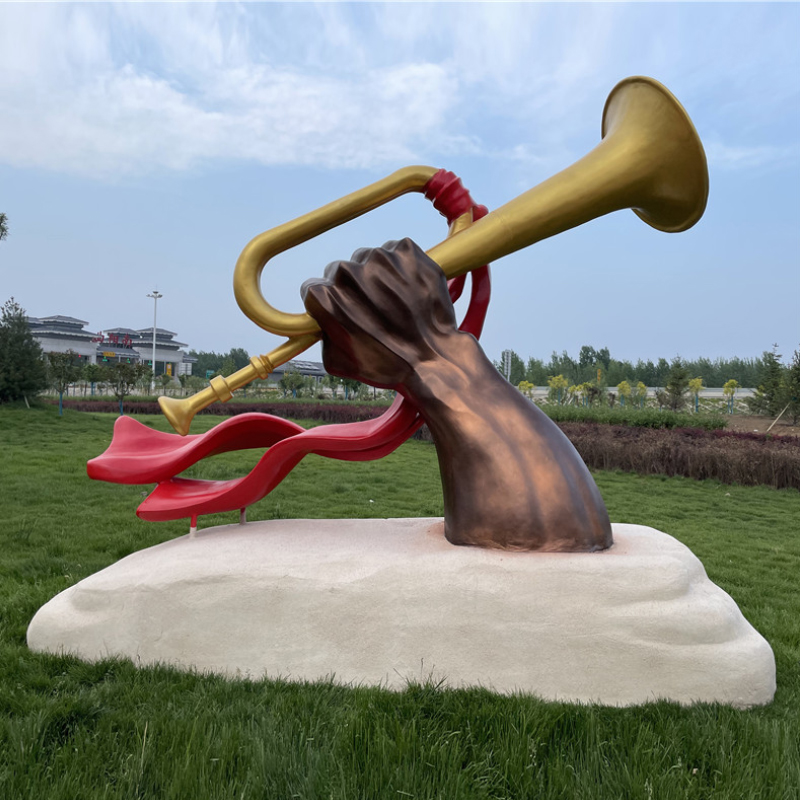 대형 유리 섬유 강화 플라스틱 승리의 뿔 조각품 붉은 문화 장식 인민 해방군이 돌격을 가해 광장에 상륙했습니다