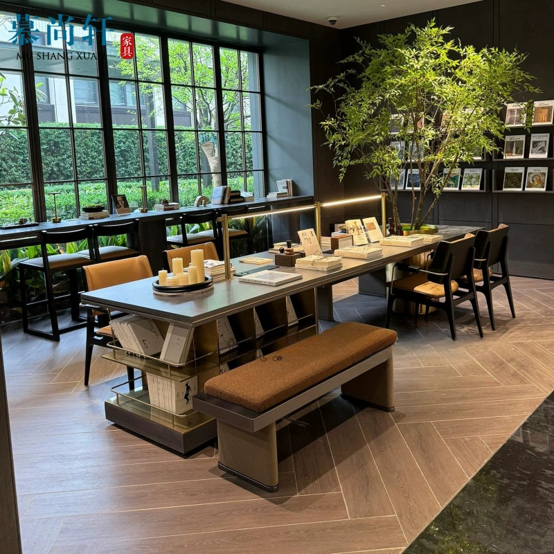 Бар в лобби отеля, легкая роскошная библиотека, стол для чтения, кафе-бар, зона отдыха в отеле, мезонин, стол для чтения