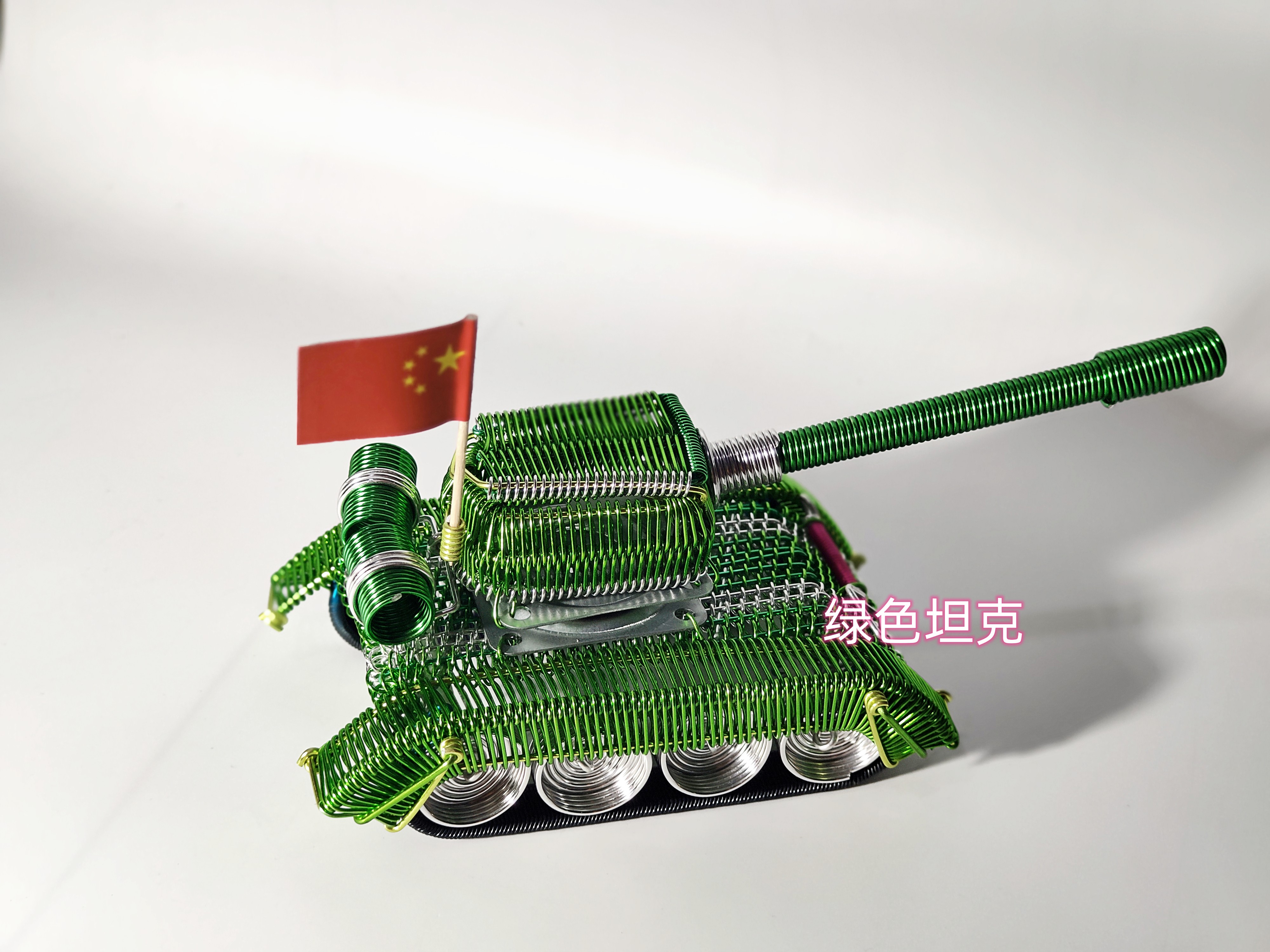 탱크 모델 순전히 수제 크리 에이 티브 짠 알루미늄 산화물 와이어 장난감 선물 거리 노점 사무실 장식품 금속 와이어