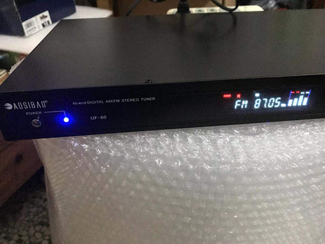 원격 제어 스테레오 출력을 갖춘 방송국을 저장할 수 있는 형광 디스플레이를 갖춘 새로운 수출 전문 AM|FM 라디오 헤드