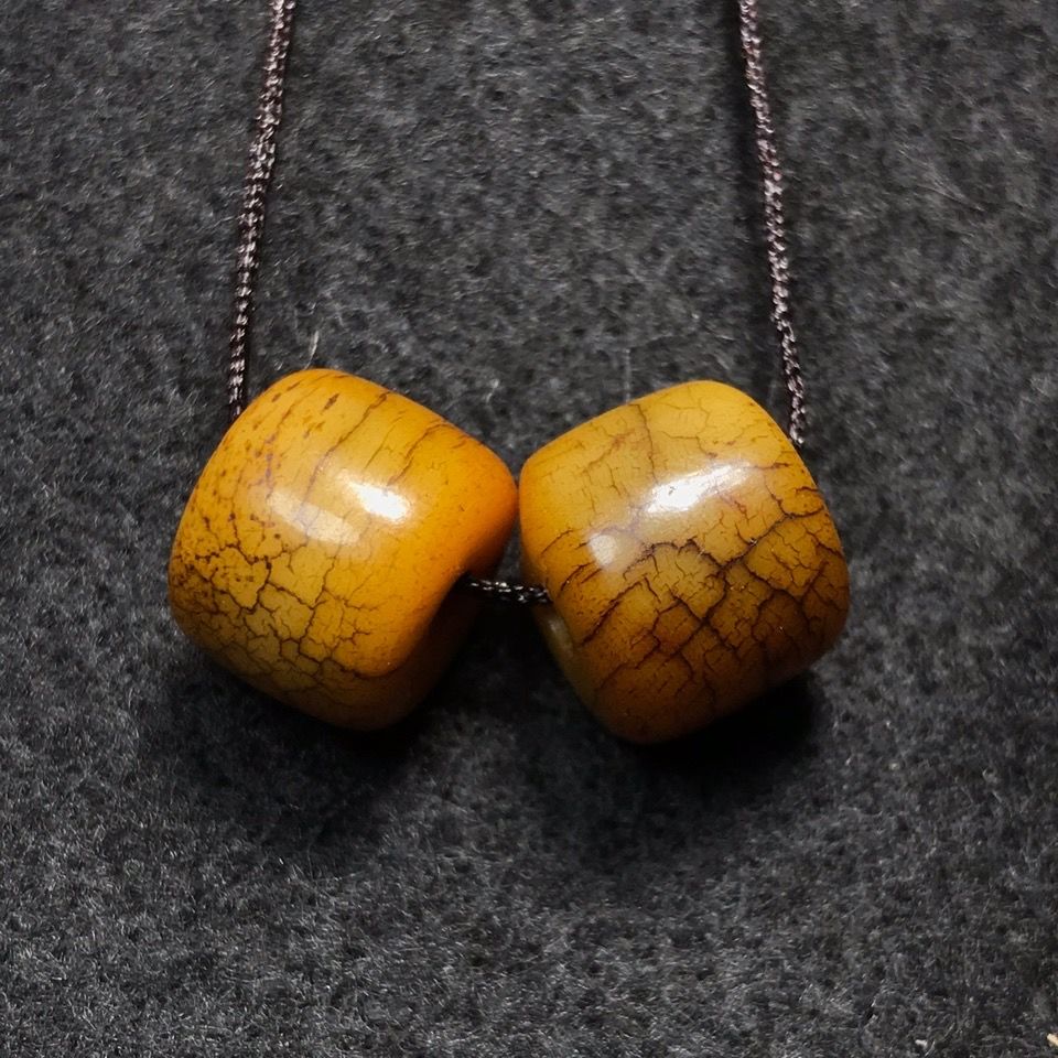 SPECIAL PRICE TO GET IN TOUCH THE TIBETAN ANCIENT PHARAOH GAS PULP HORN CARVED DRAGON PATTERN OLD-STYLE BEAD ACCESSORIES A PAIR OF BEADS