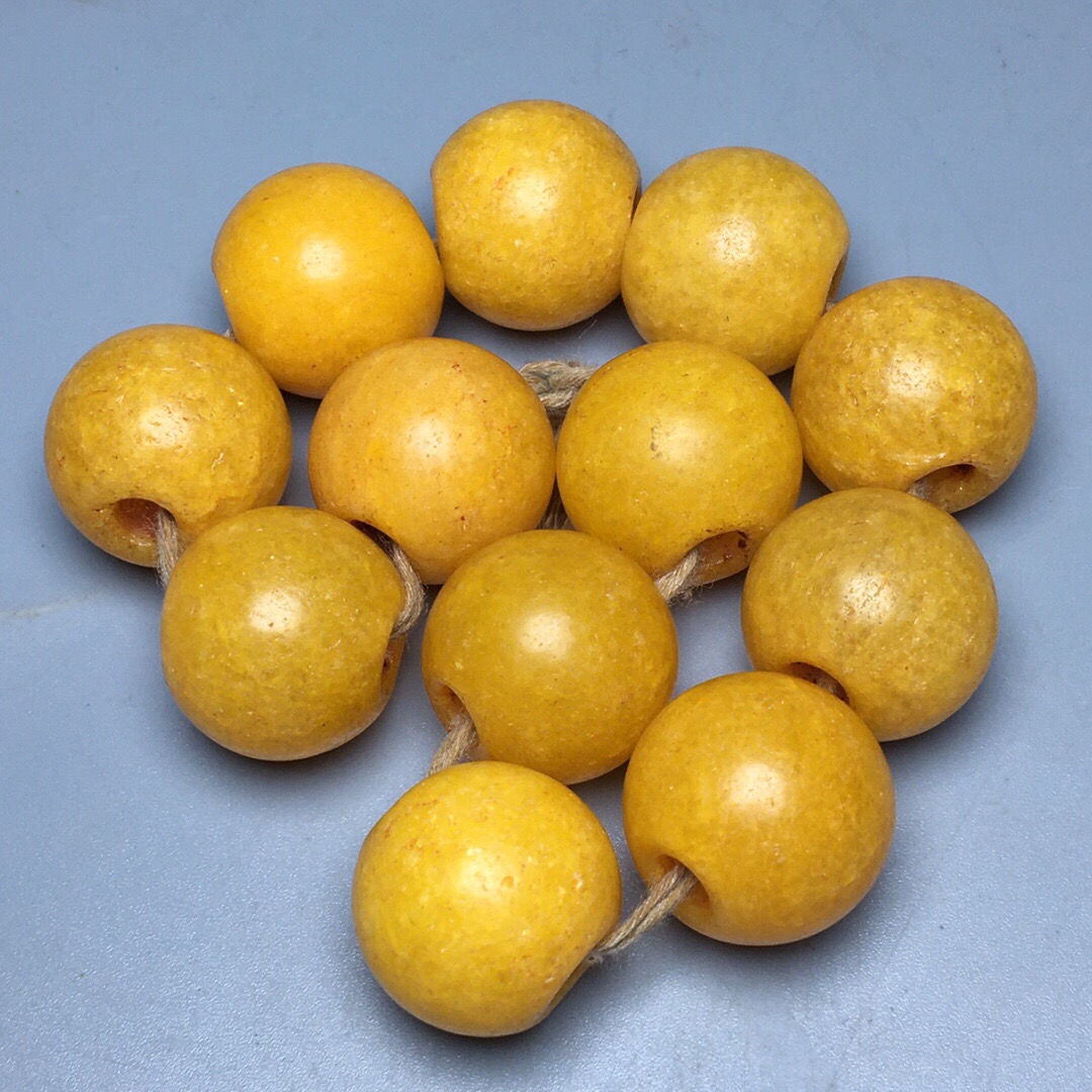 ANTIQUES OLD TIBETAN ANCIENT METHODS FOLK CUSTOMS LARGE HOLE PULP OLD MOTHERS TREASURED ANCIENT JADE HAND STRINGS YELLOW BEADS BUDDHIST BEADS WITH