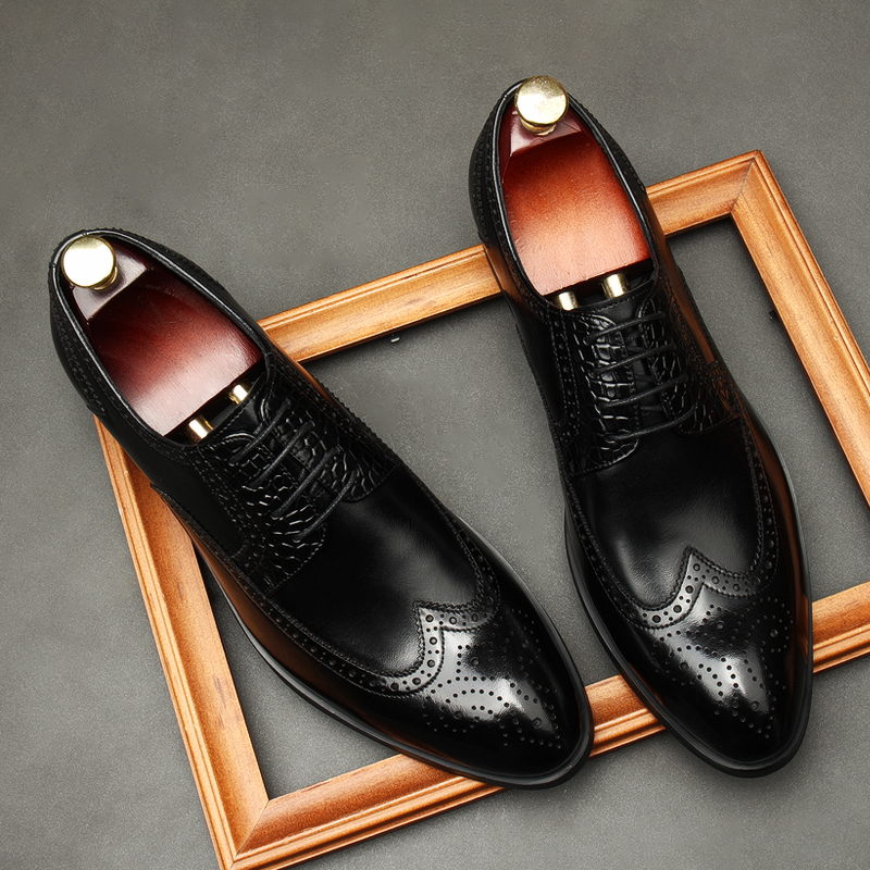 NEW BRITISH CARVED MENS SHOES BULLOCK SPRING SUMMER MENS BUSINESS FORMAL WEAR BLACK LEATHER WEDDING SHOES FASHION SMALL LEATHER SHOES