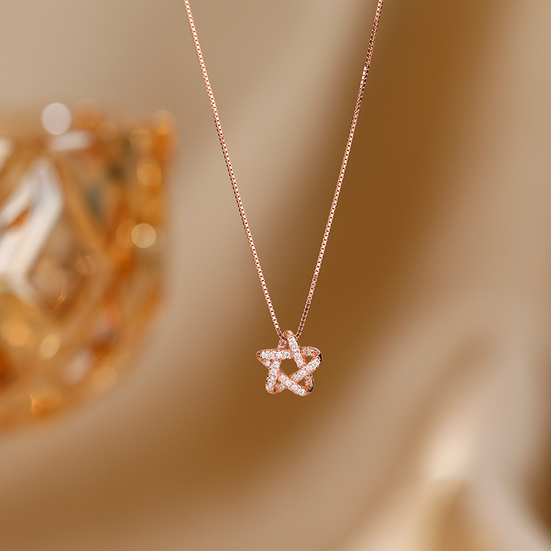 ELEGANT ROSE DESIGN  PENTAGRAM STAR NECKLACE WOMENS CLAVICLE CHAIN NICHE LIGHT LUXURY NECKLACE PENDANT