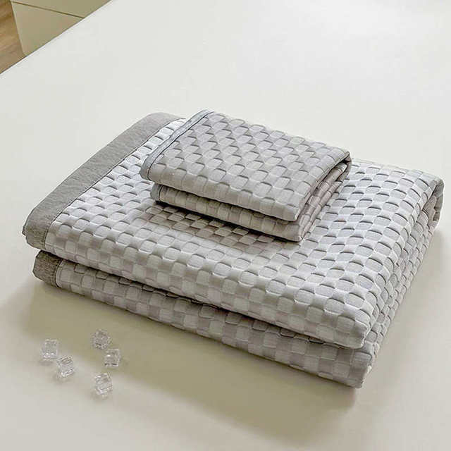 Summer ice silk cool mattress 2024 new iced bean bed sheet three-piece set air-conditioning mat cool mat machine washable