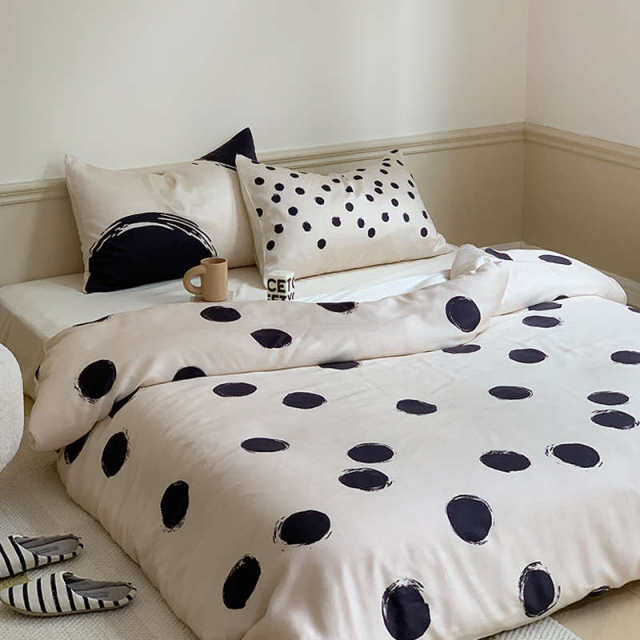 Ins style light luxury polka dots four-piece set for summer naked sleeping simple and high-end bedding cool quilt cover bed sheet 1.8