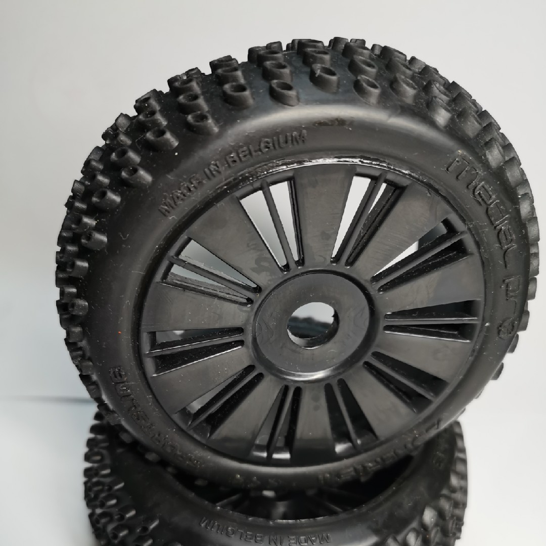 MEDIAL PRO1 8 OFF-ROAD TYRES CASTER ETO821 OCTOPUS TYRES SOFT-GRIP BELGIAN MADE