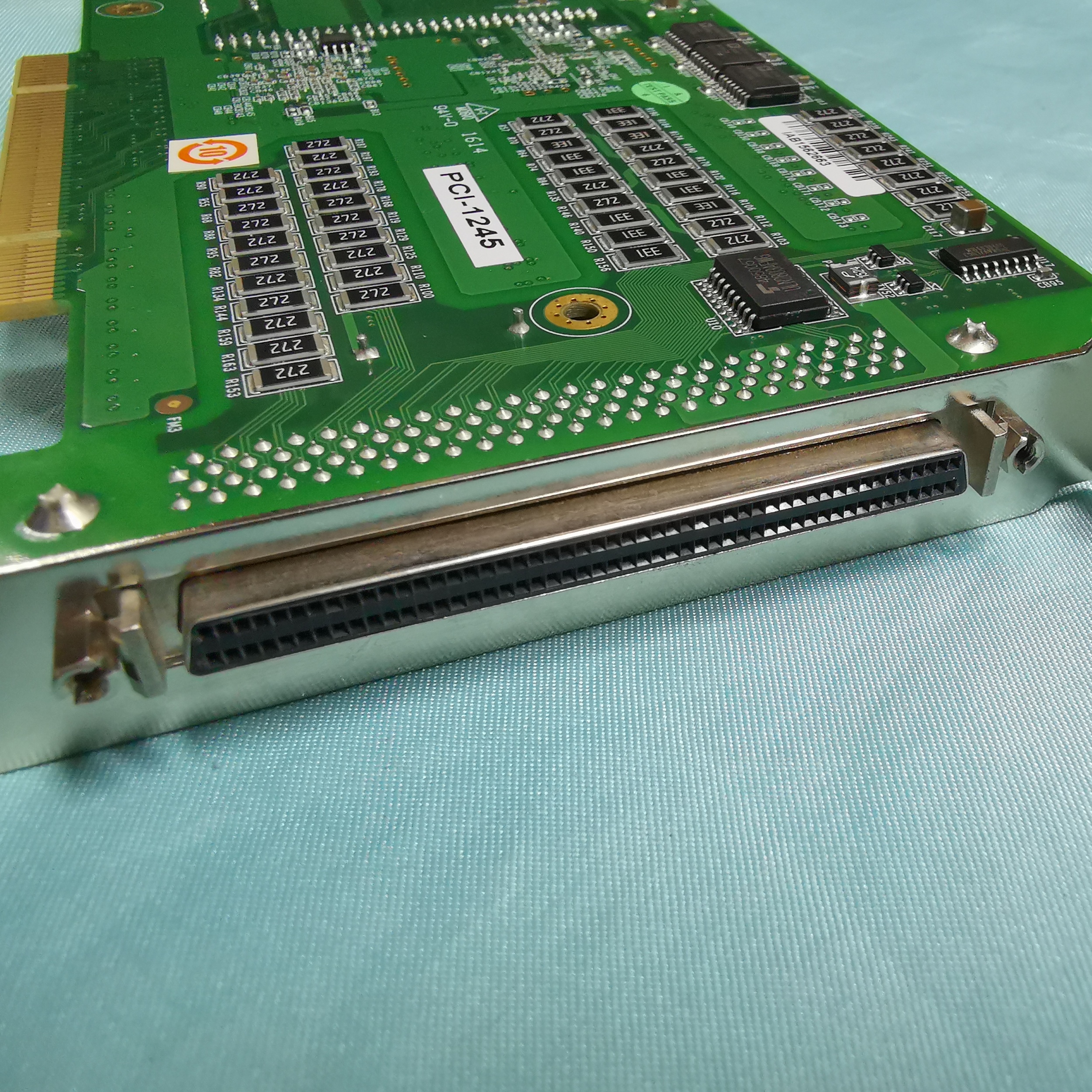 90% 이상의 새로운 대만 ADVANTECH PCI-1245 및 1245L 펄스 유형 4축 스테퍼 모터 모션 제어 카드