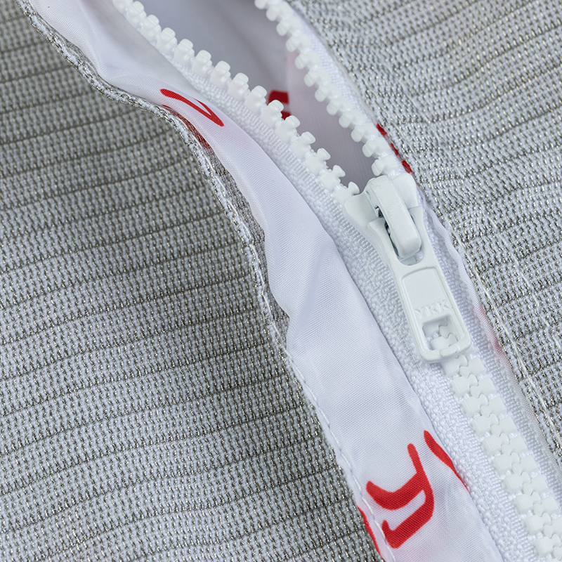 성인 및 어린이를 위한 SPOT의 금속 호일 재킷은 국내 경쟁 요건을 충족하며 무료 인쇄가 제공됩니다