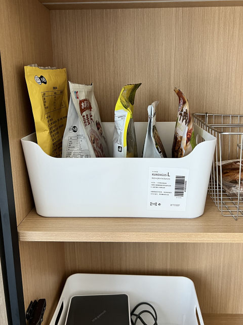 White thickened plastic storage basket cabinet storage and finishing box toys and snacks classification storage basket