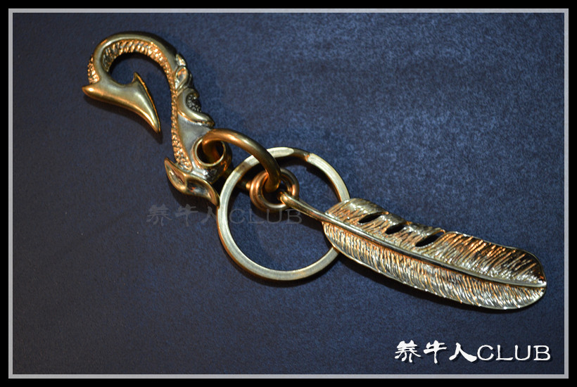 CATTLEMAN CLUB CLASSIC ENGRAVED TAKAHASHI GORO FEATHER KEYCHAIN COPPER KEYCHAIN PENDANT BIRTHDAY GIFT