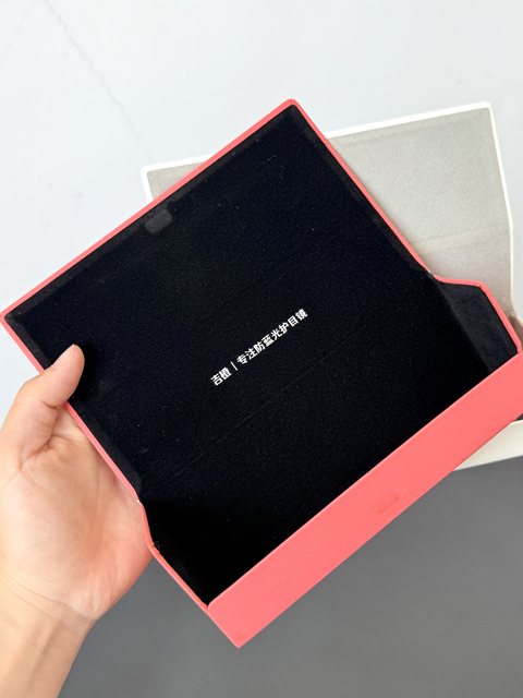 Taste high-end! Magnetic design portable high-end glasses box for men and women with pressure-resistant trendy sunglasses storage box
