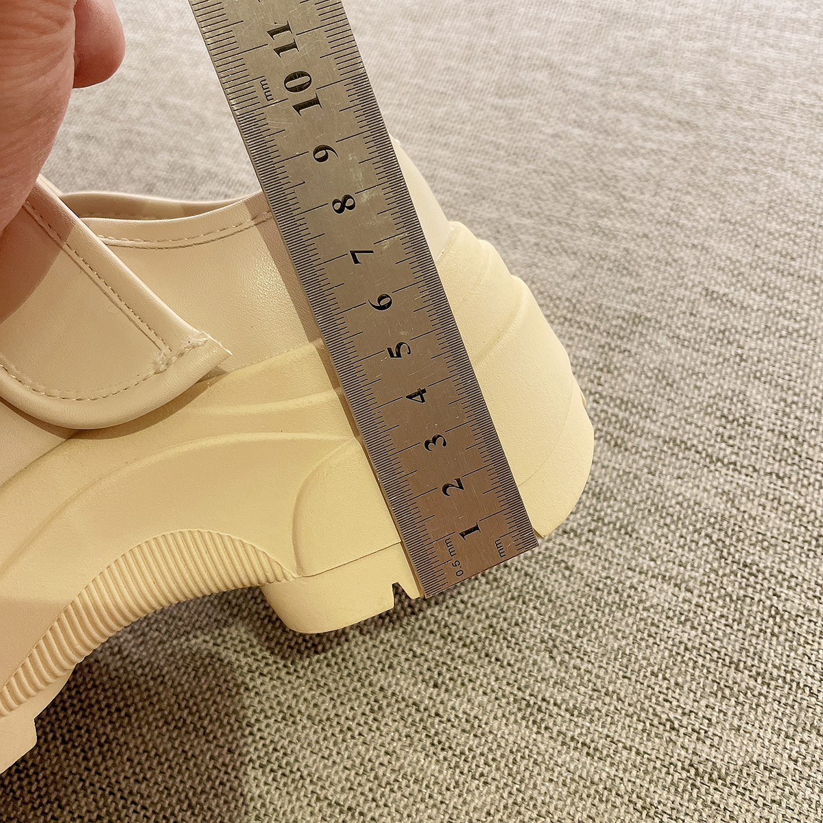 [JIANYILU]JIAN YILU BIG HEAD MARY JANE SINGLE SHOES GIRL FAN VELCRO THICK BOTTOM INCREASE UGLY CUTE SHOES TREND