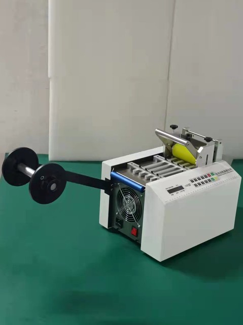 Fully automatic computer pipe cutting machine PE/PVC silicone pipe Teflon pipe cutting machine cutting machine heat shrink pipe cutting machine