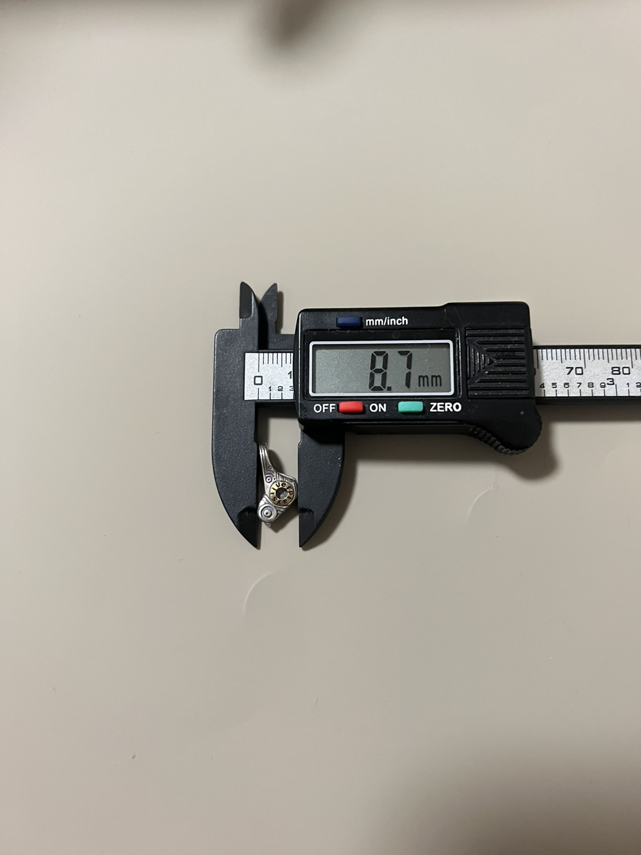 펑크 버드 크기 18X9X4MM 카드 장난감 액세서리 양면 및 이중 색상은 7개 이상의 문자열과 일치할 수 있습니다